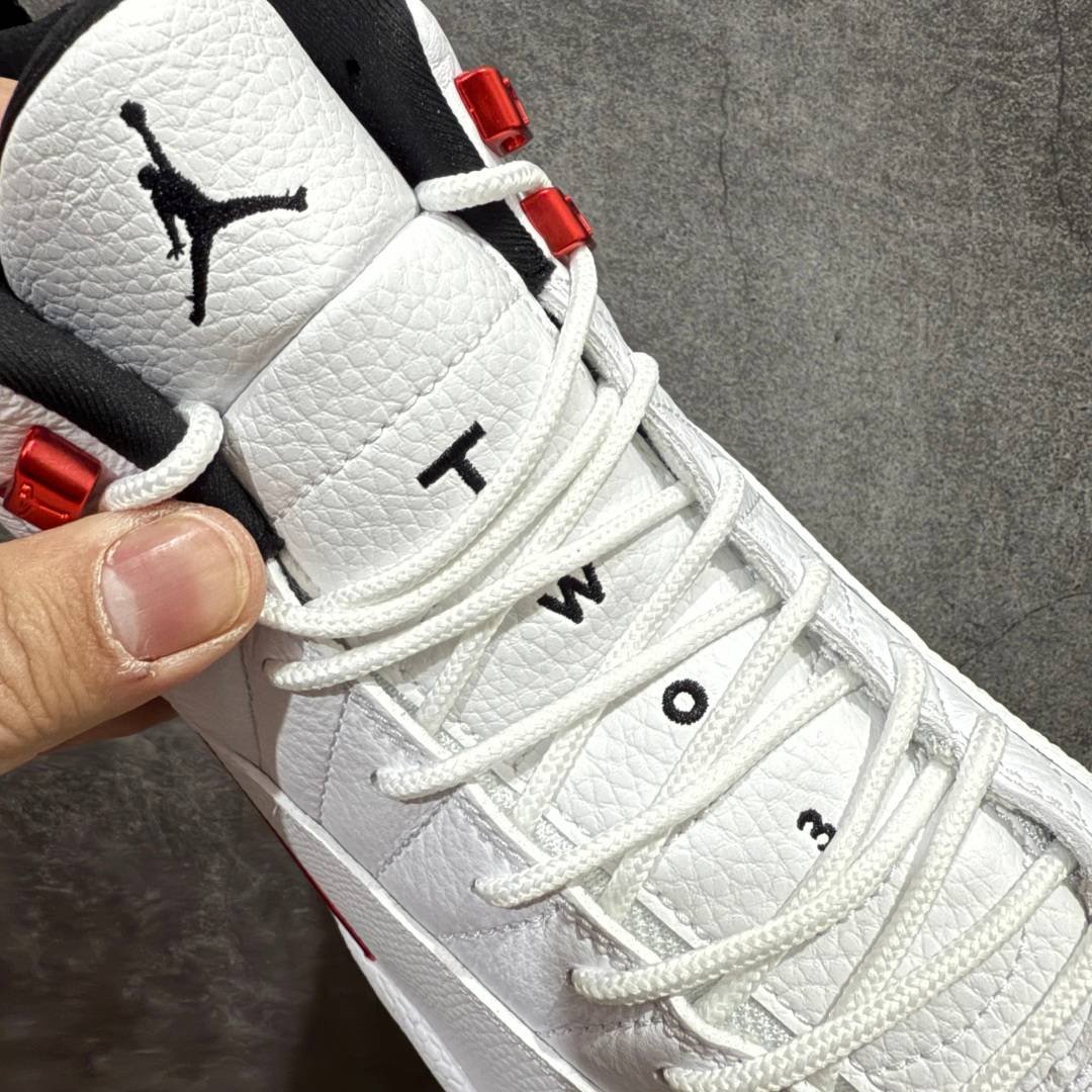Air Jordan 12 - Image 2