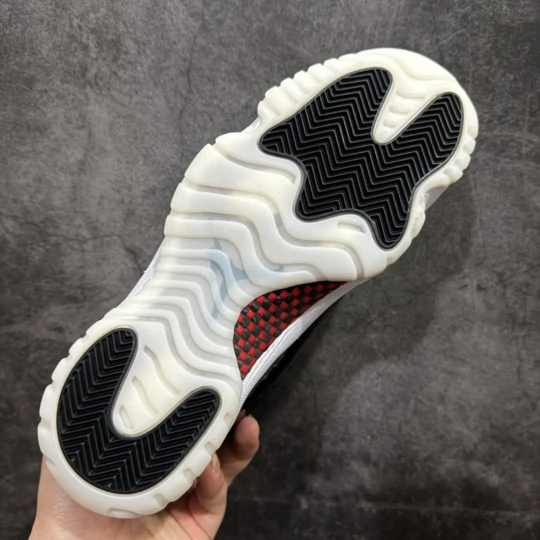Air Jordan 11 - Image 3