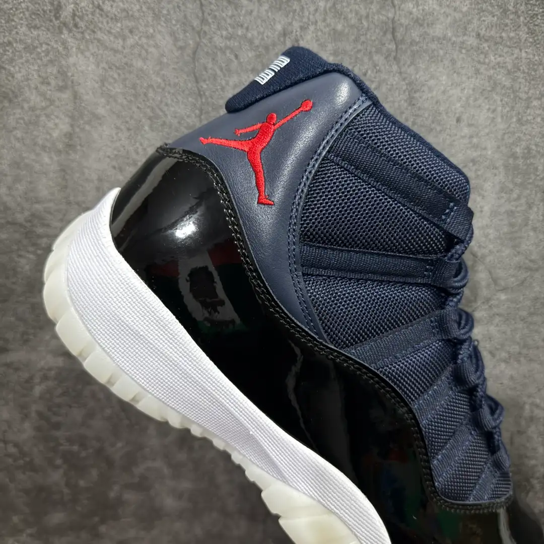 Air Jordan 11 - Image 4