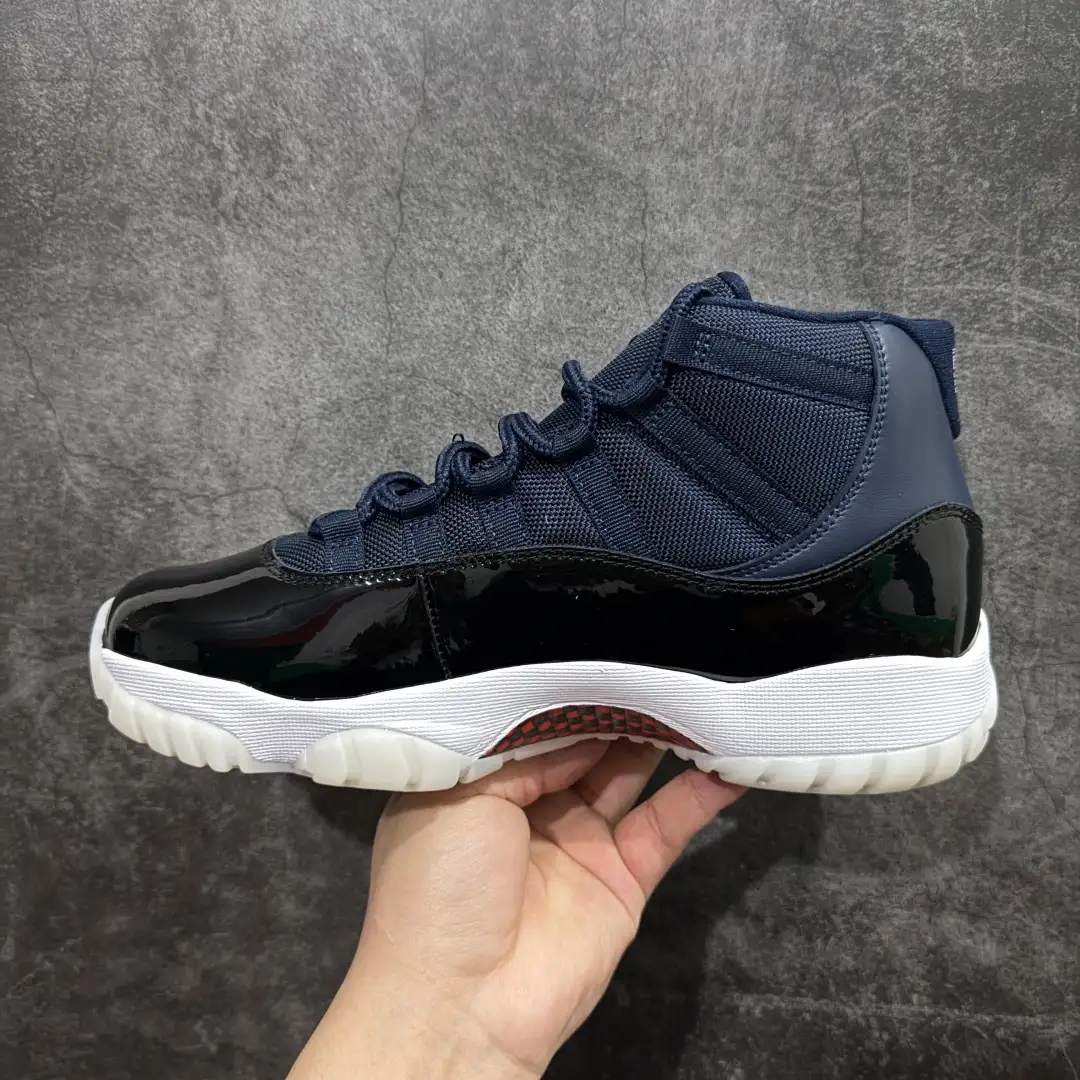Air Jordan 11 - Image 5