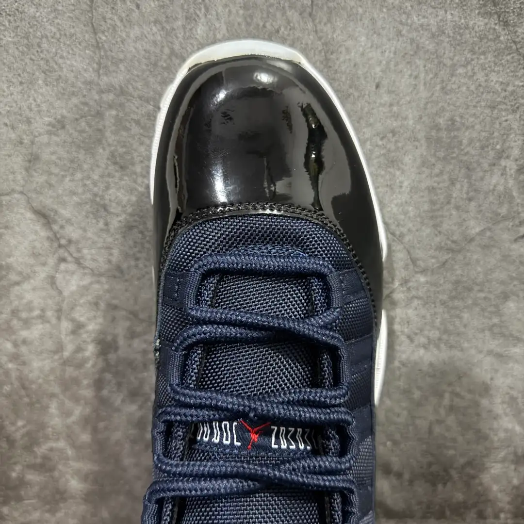 Air Jordan 11 - Image 6