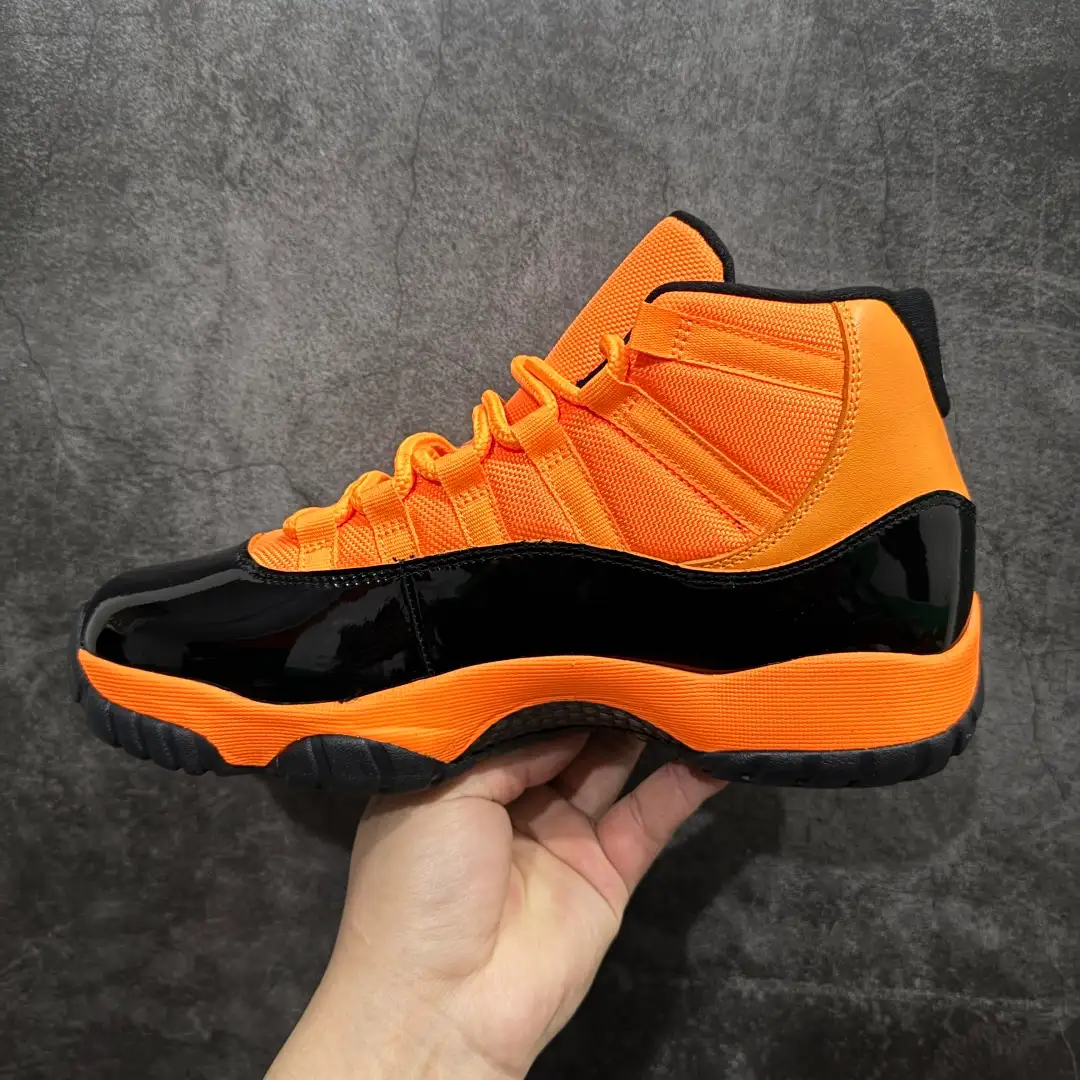 Air Jordan 11 - Image 2