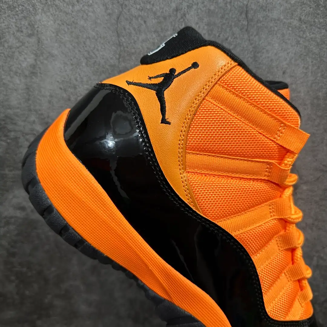 Air Jordan 11 - Image 4