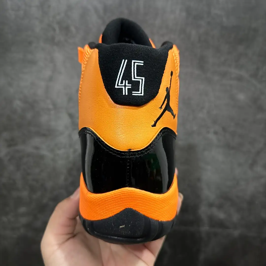 Air Jordan 11 - Image 8