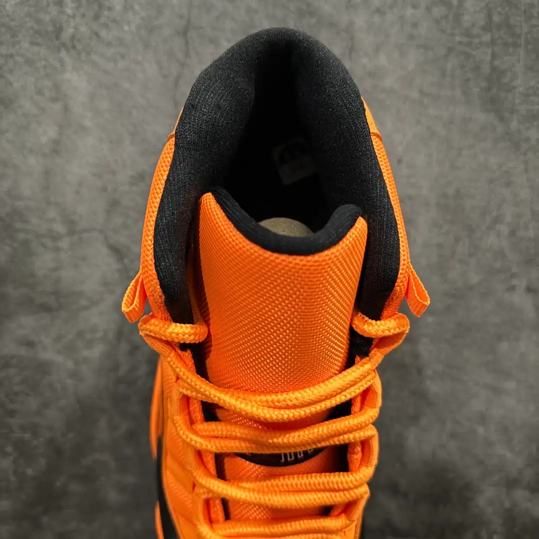 Air Jordan 11 - Image 9