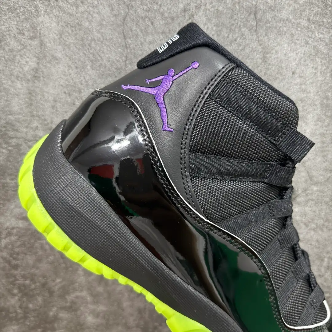 Air Jordan 11 - Image 2