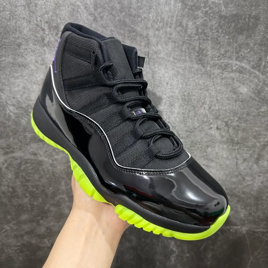 Air Jordan 11 - Image 3