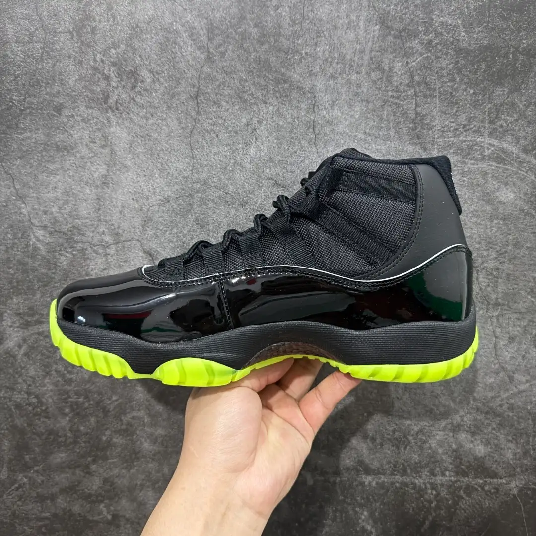 Air Jordan 11 - Image 5