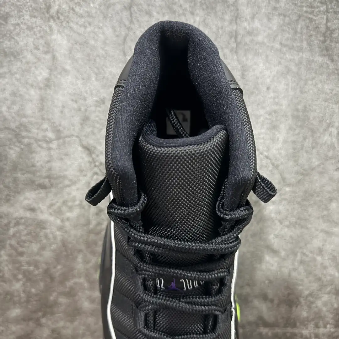 Air Jordan 11 - Image 9