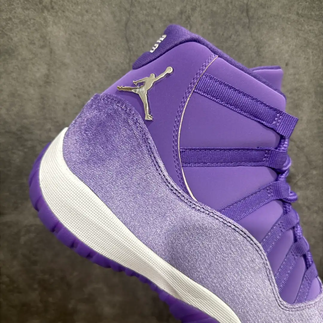 Air Jordan 11 - Image 2