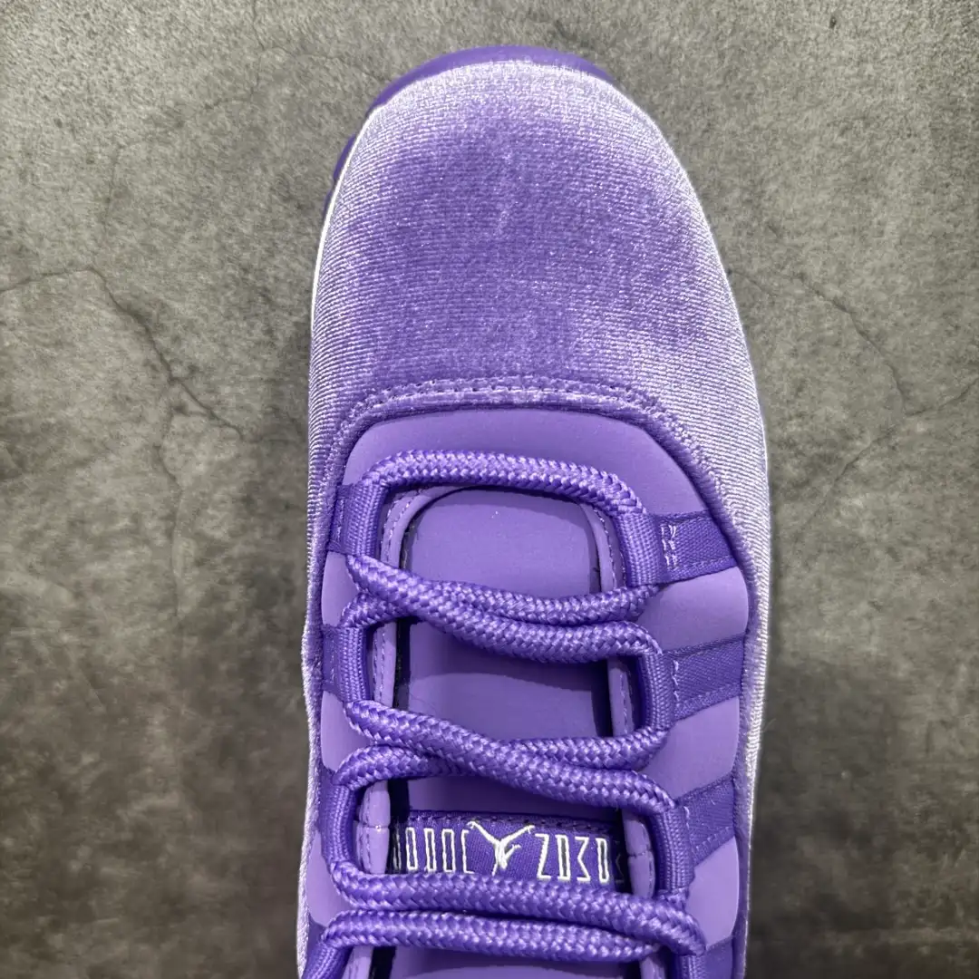 Air Jordan 11 - Image 4