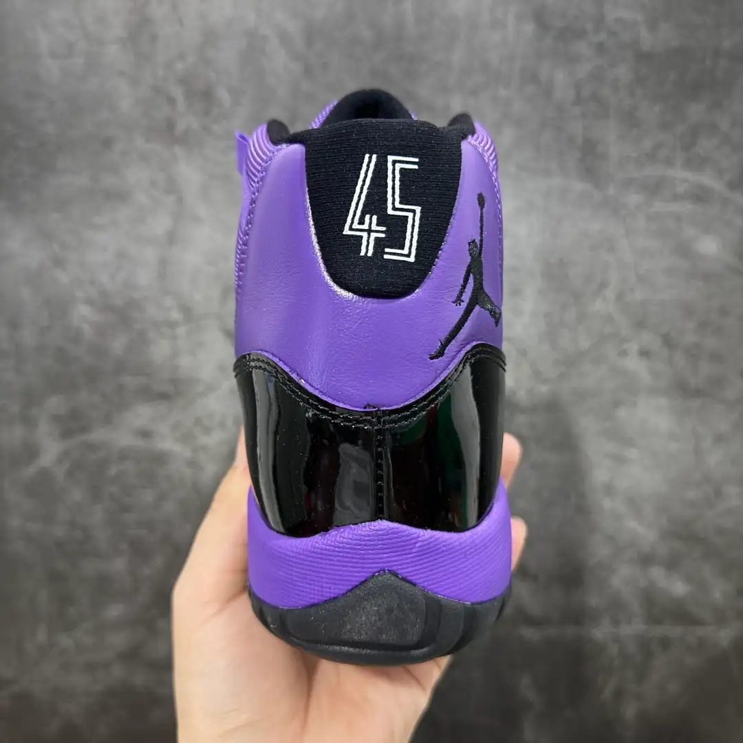 Air Jordan 11 - Image 4