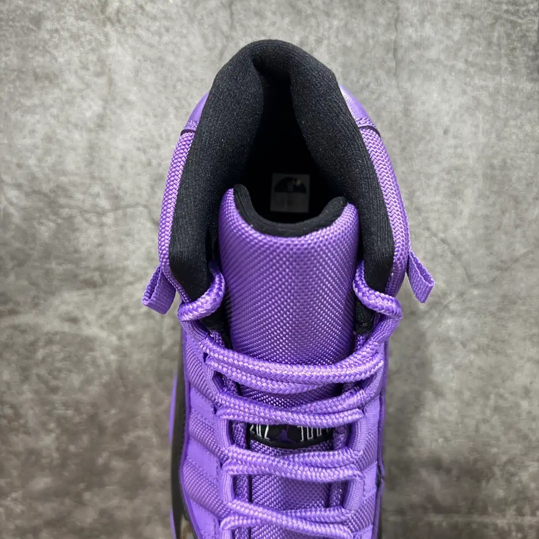 Air Jordan 11 - Image 9