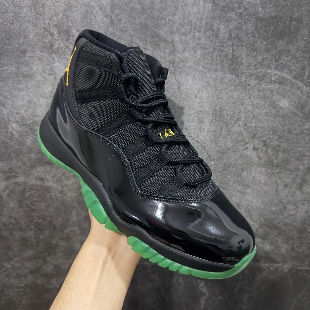 Air Jordan 11 - Image 3