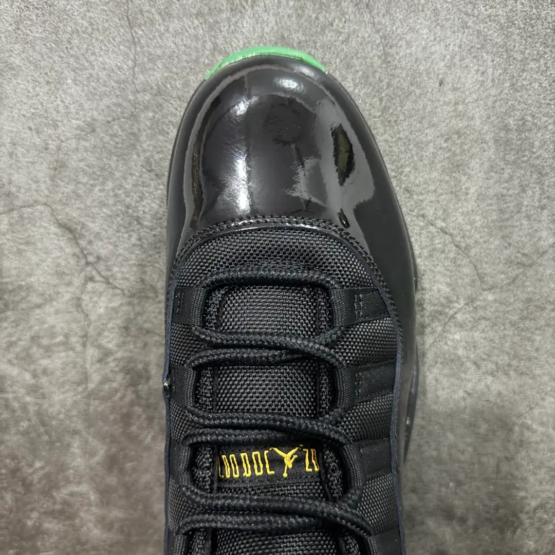 Air Jordan 11 - Image 2