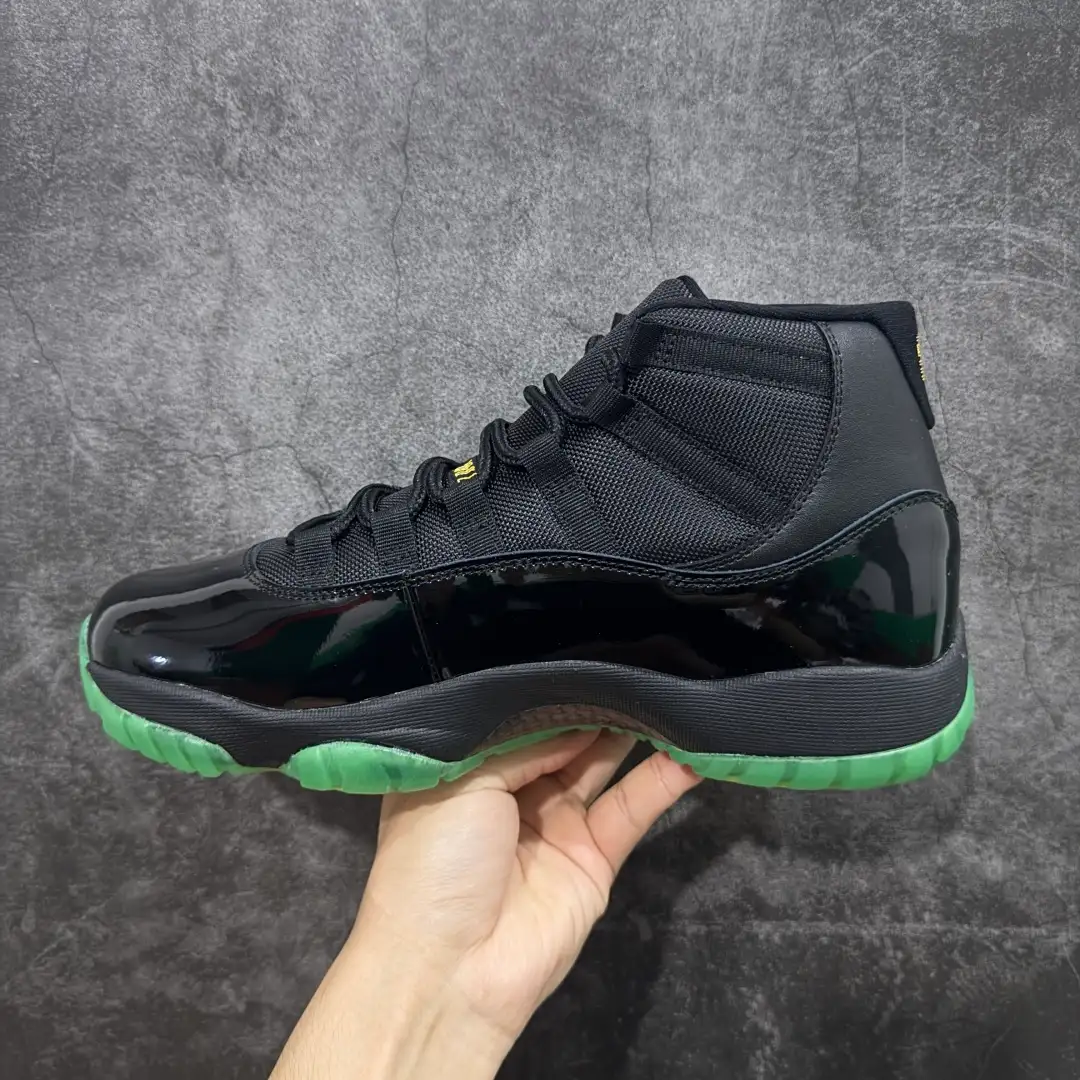 Air Jordan 11 - Image 4