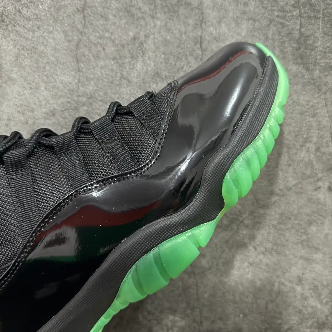 Air Jordan 11 - Image 5