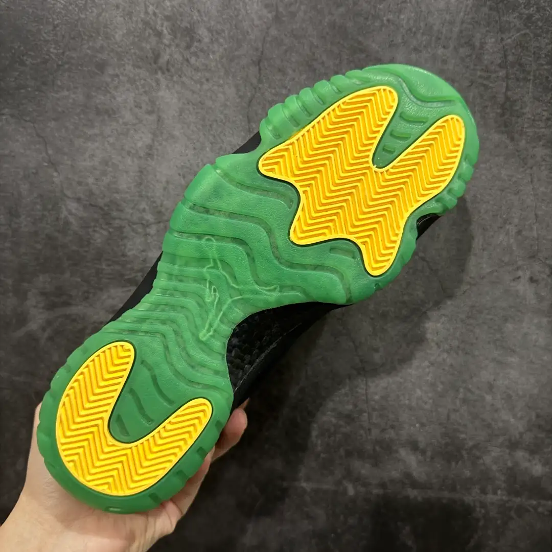 Air Jordan 11 - Image 6