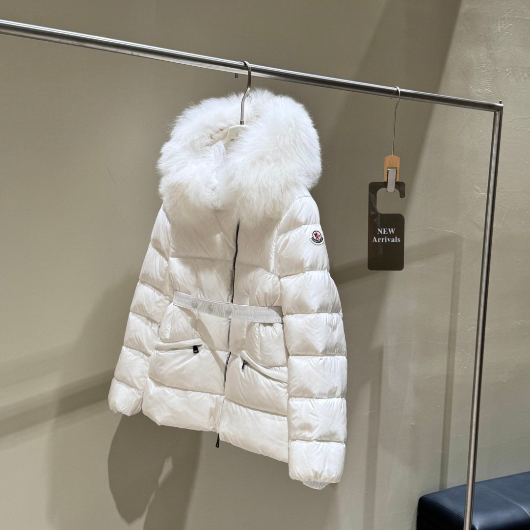 Moncler Short Goose down jacket for Women - Image 4