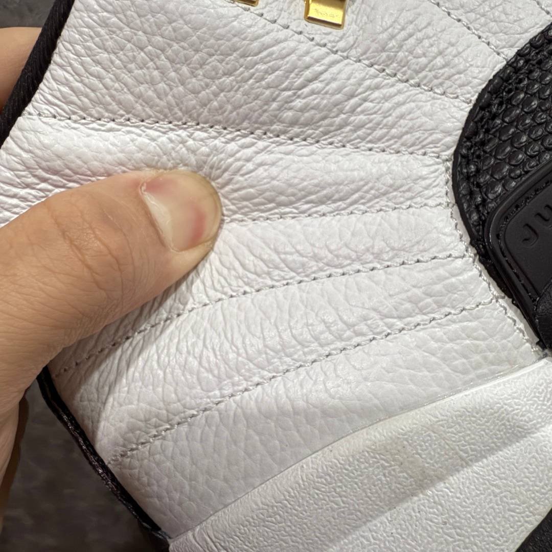 Air Jordan 12 - Image 2