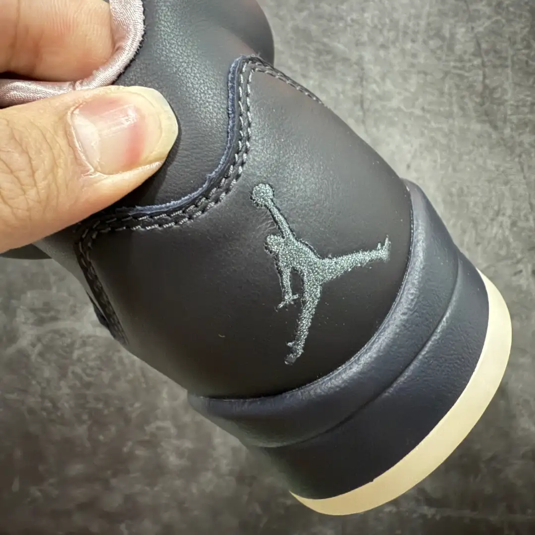 Air Jordan 5 - Image 4