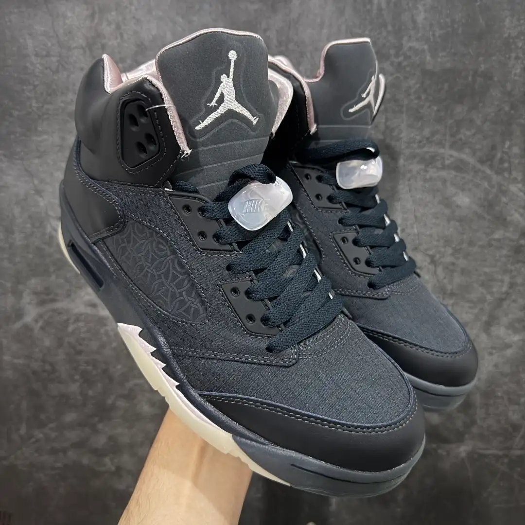 Air Jordan 5 - Image 1
