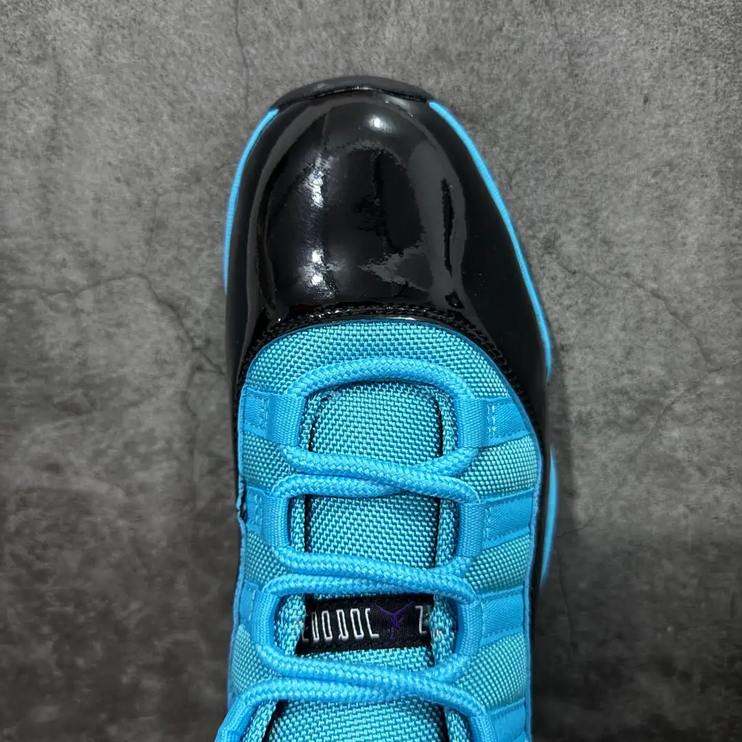 Air Jordan 11 - Image 2