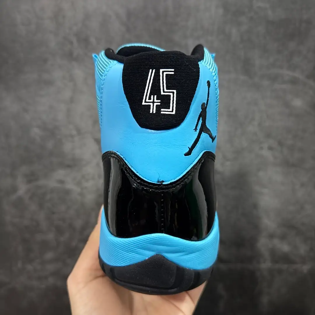 Air Jordan 11 - Image 3