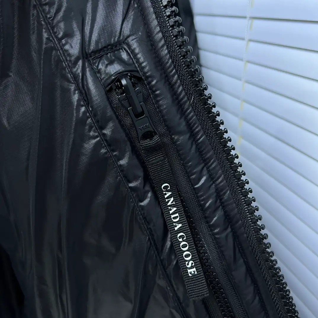Canada Goose Crofton Puffer Down Jacket - Image 7
