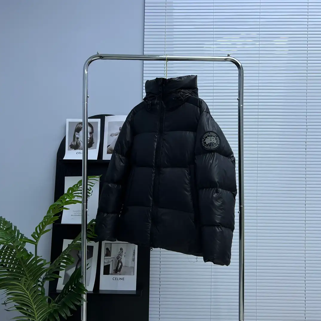 Canada Goose Crofton Puffer Down Jacket - Image 3