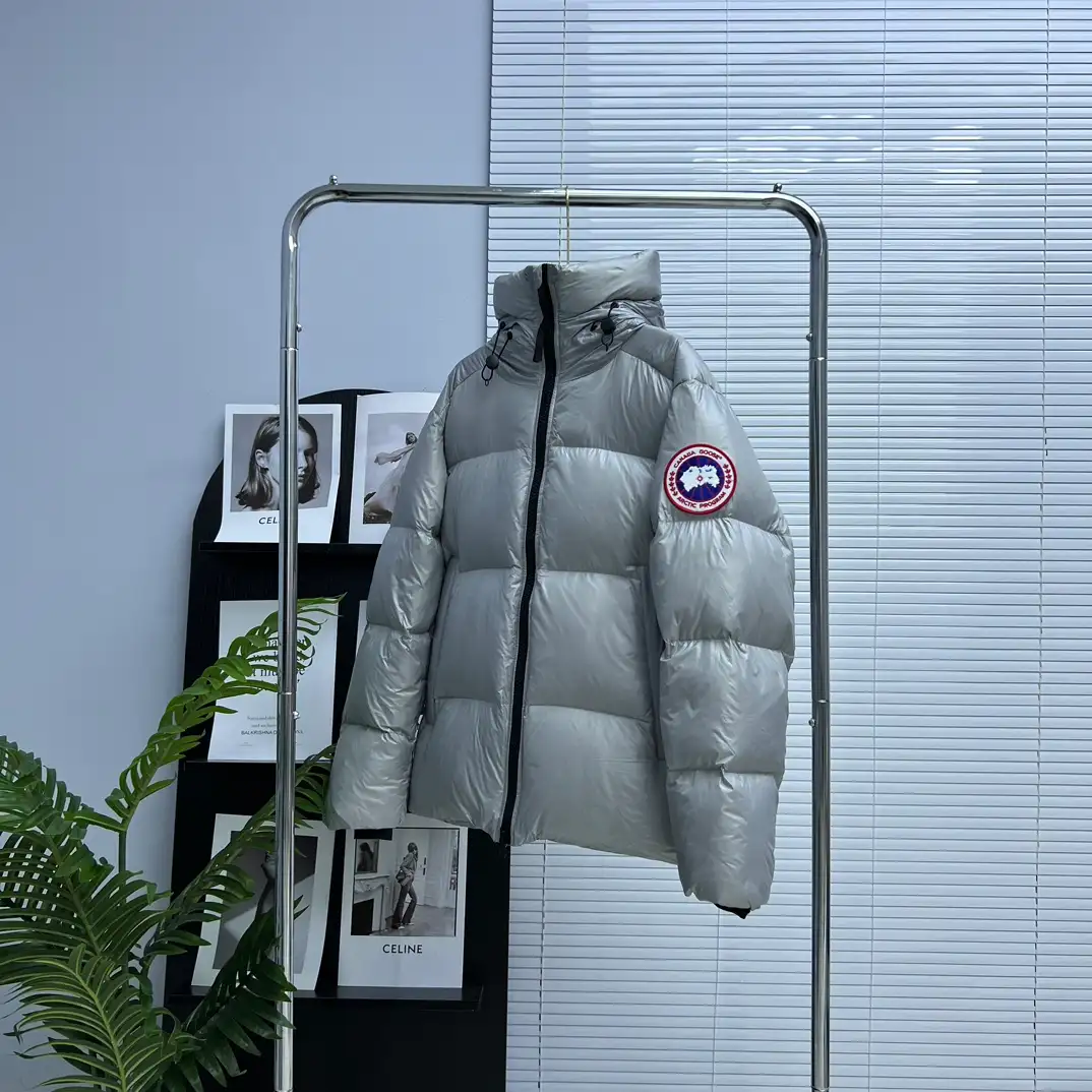 Canada Goose Crofton Puffer Down Jacket - Image 3