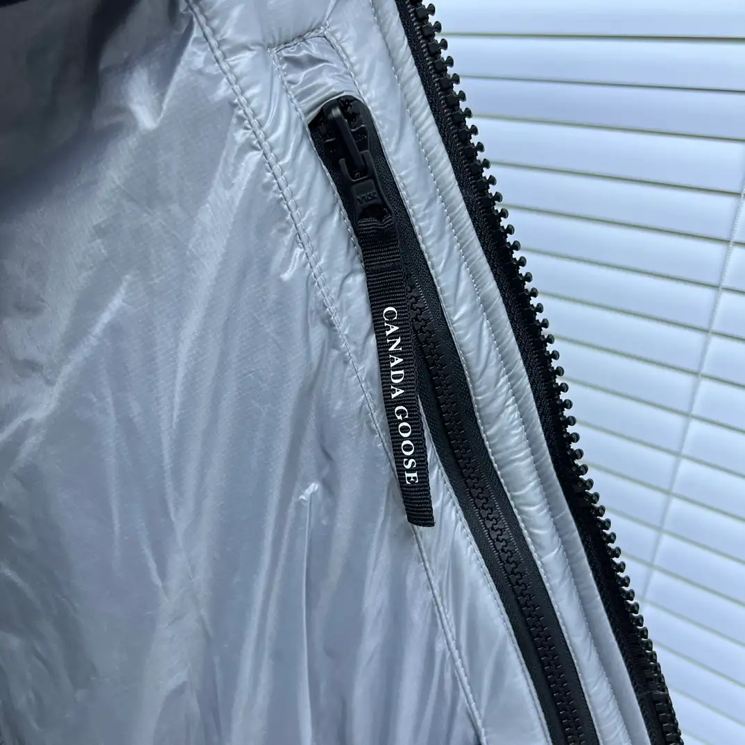 Canada Goose Crofton Puffer Down Jacket - Image 5