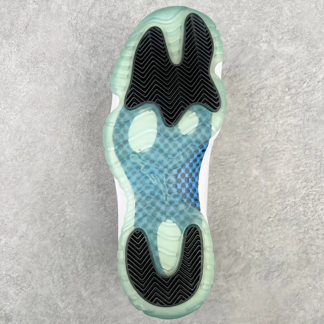 Air Jordan 11 - Image 5