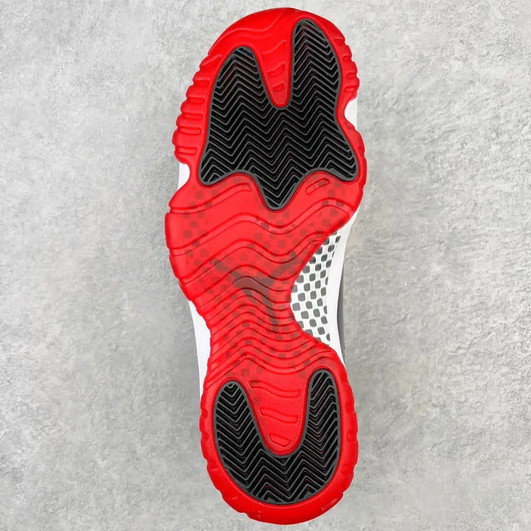Air Jordan 11 - Image 4