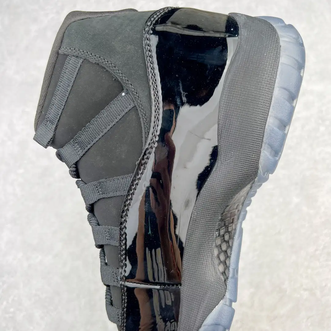 Air Jordan 11 - Image 2