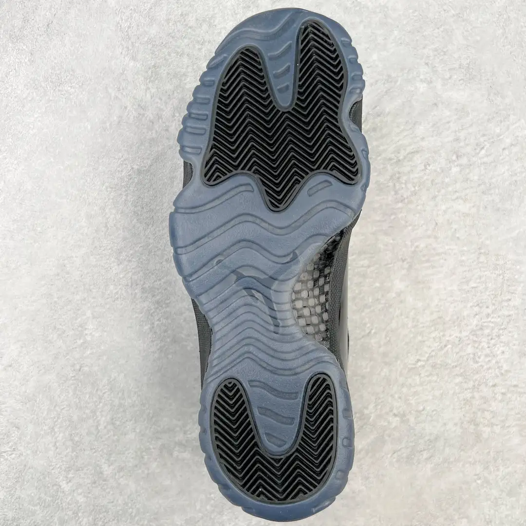 Air Jordan 11 - Image 3
