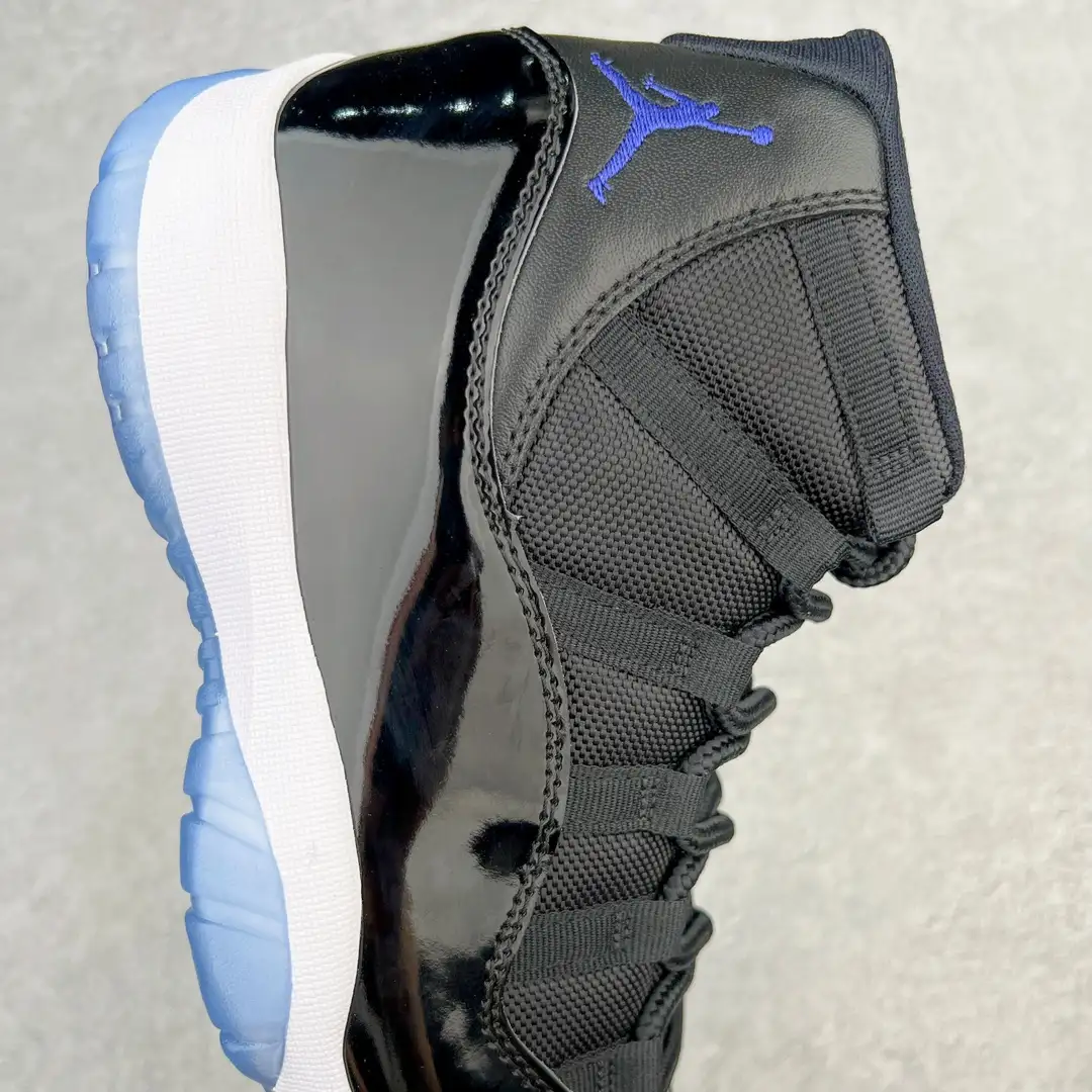 Air Jordan 11 - Image 3