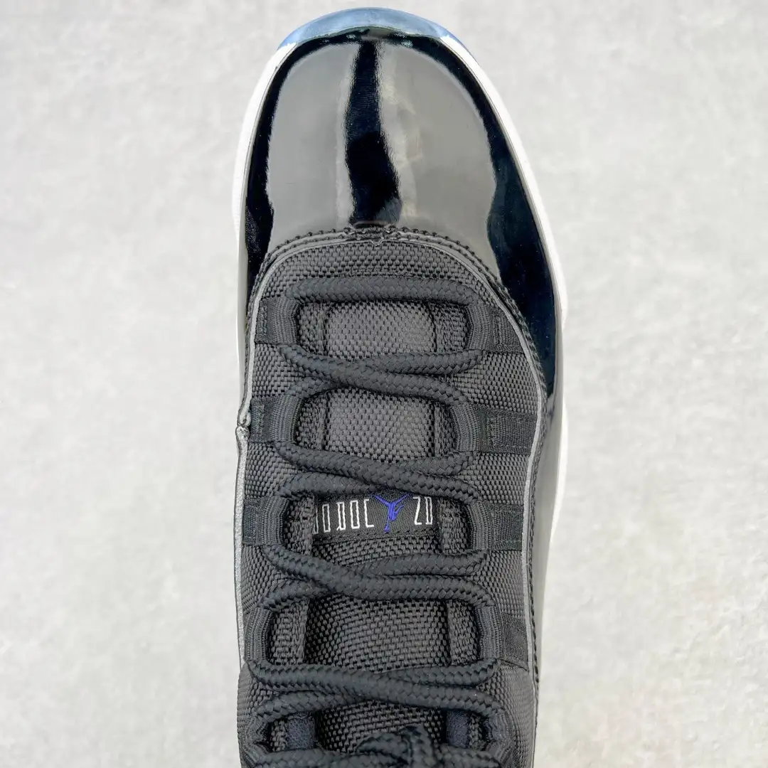 Air Jordan 11 - Image 2