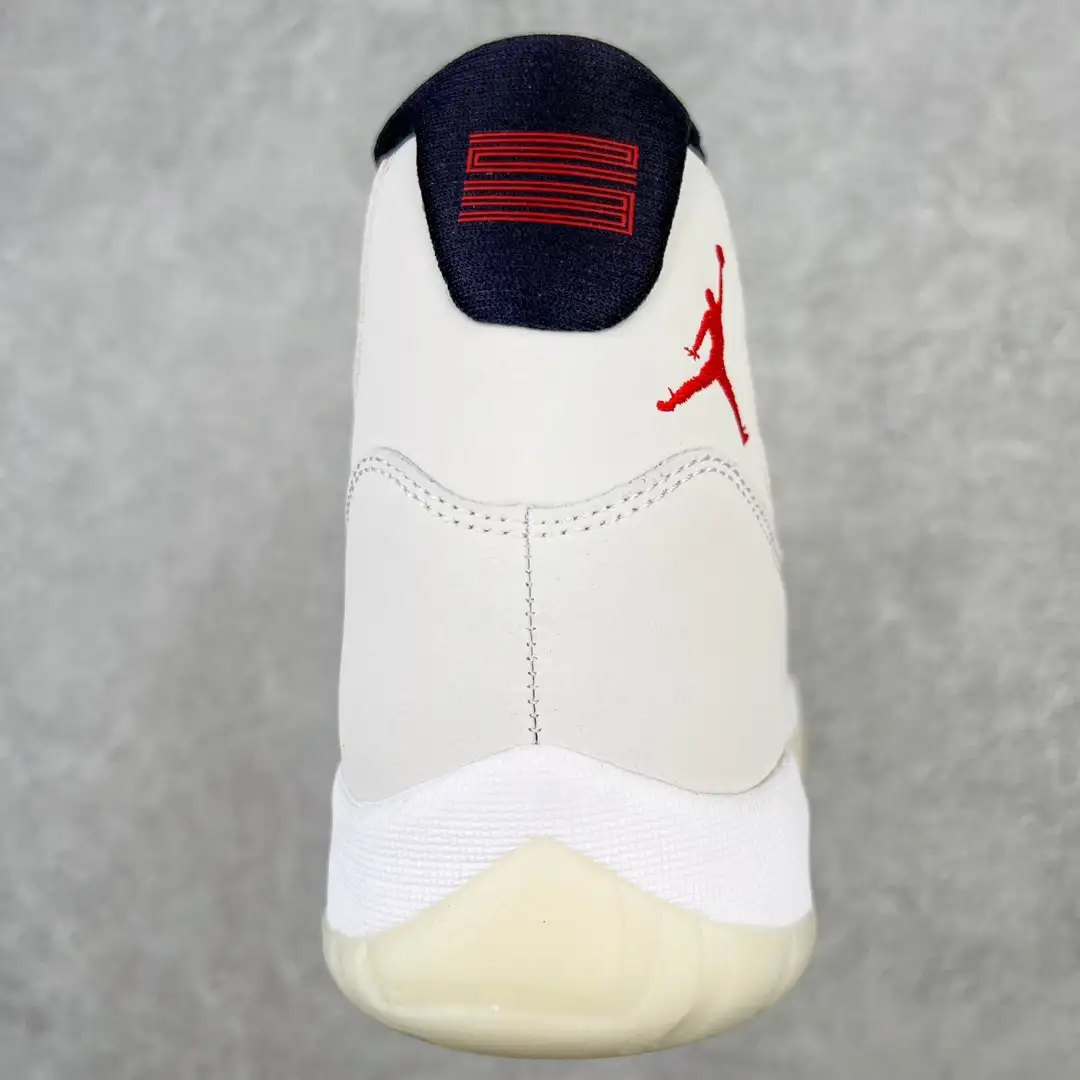 Air Jordan 11 - Image 5