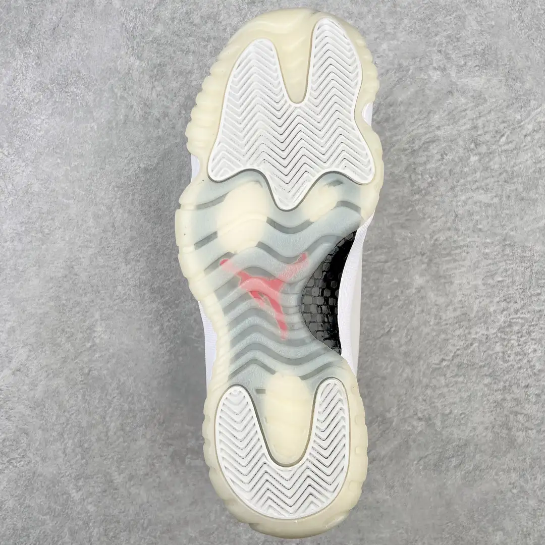 Air Jordan 11 - Image 6