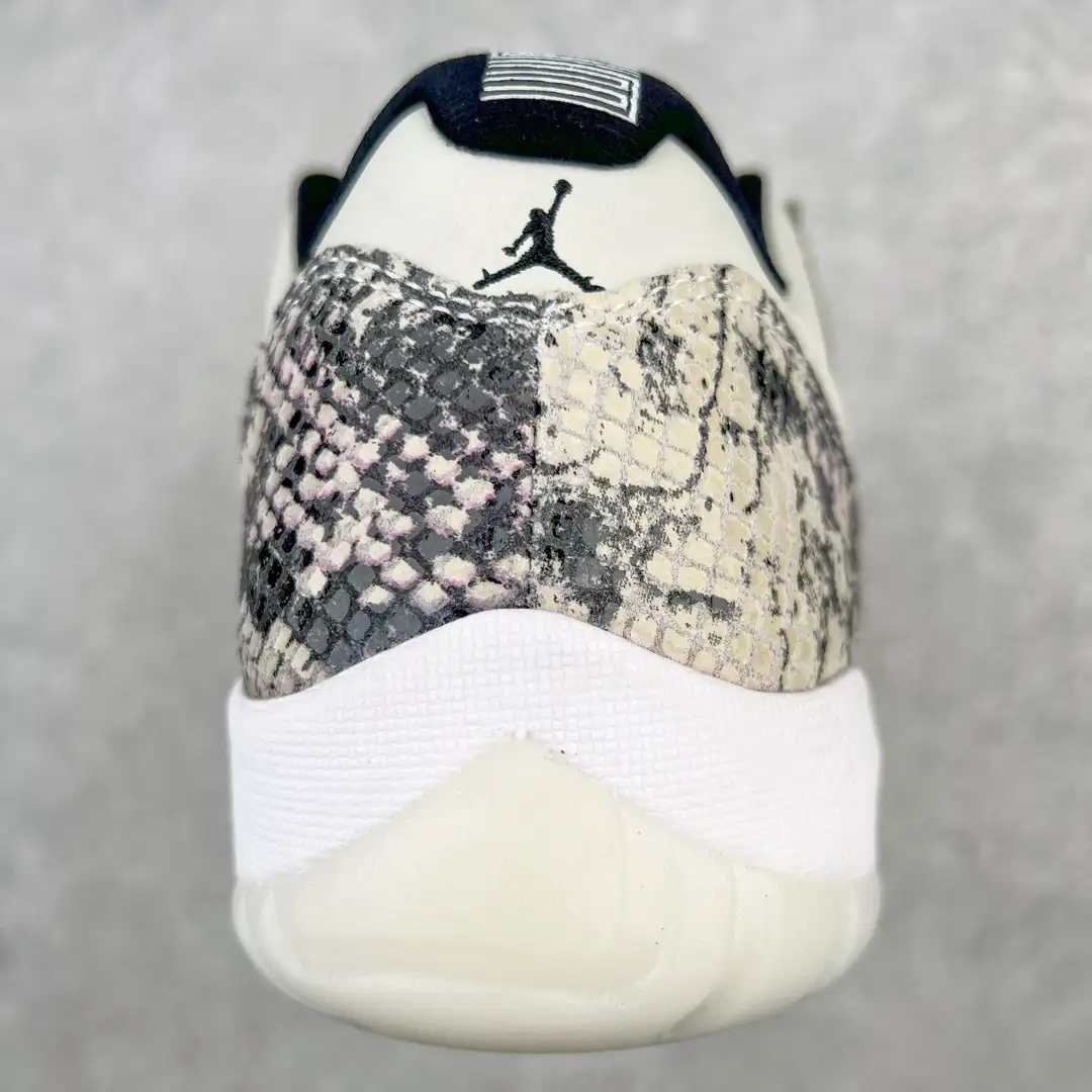 Air Jordan 11 - Image 9
