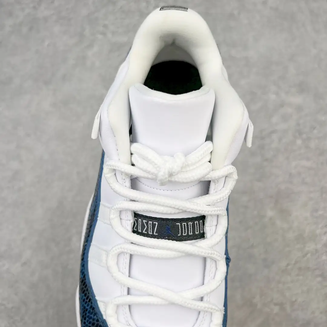 Air Jordan 11 - Image 2