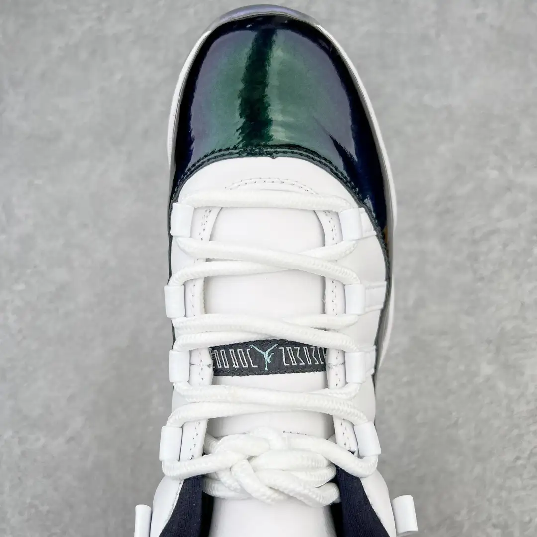 Air Jordan 11 - Image 4