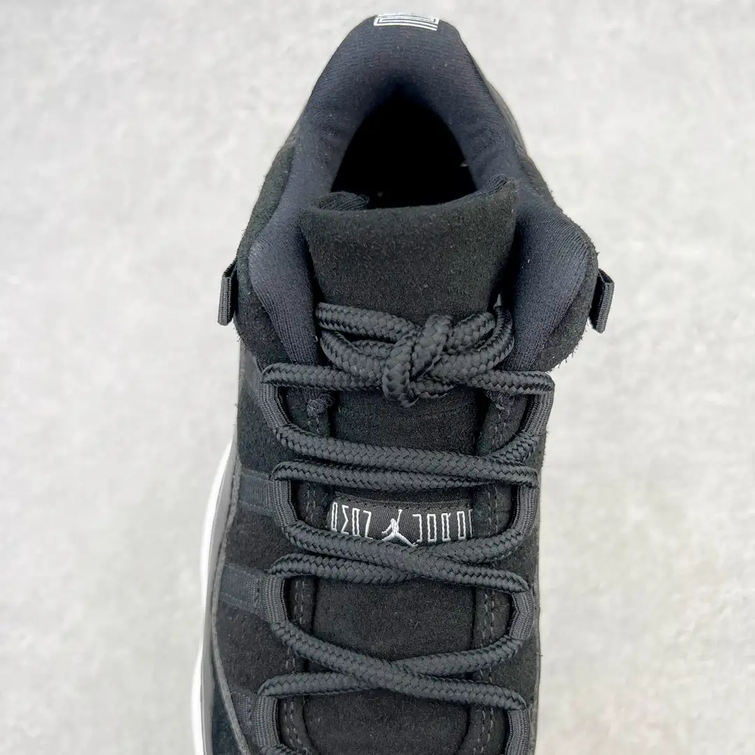 Air Jordan 11 - Image 3