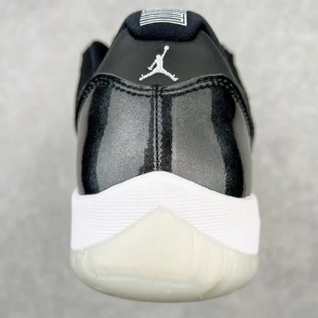 Air Jordan 11 - Image 5