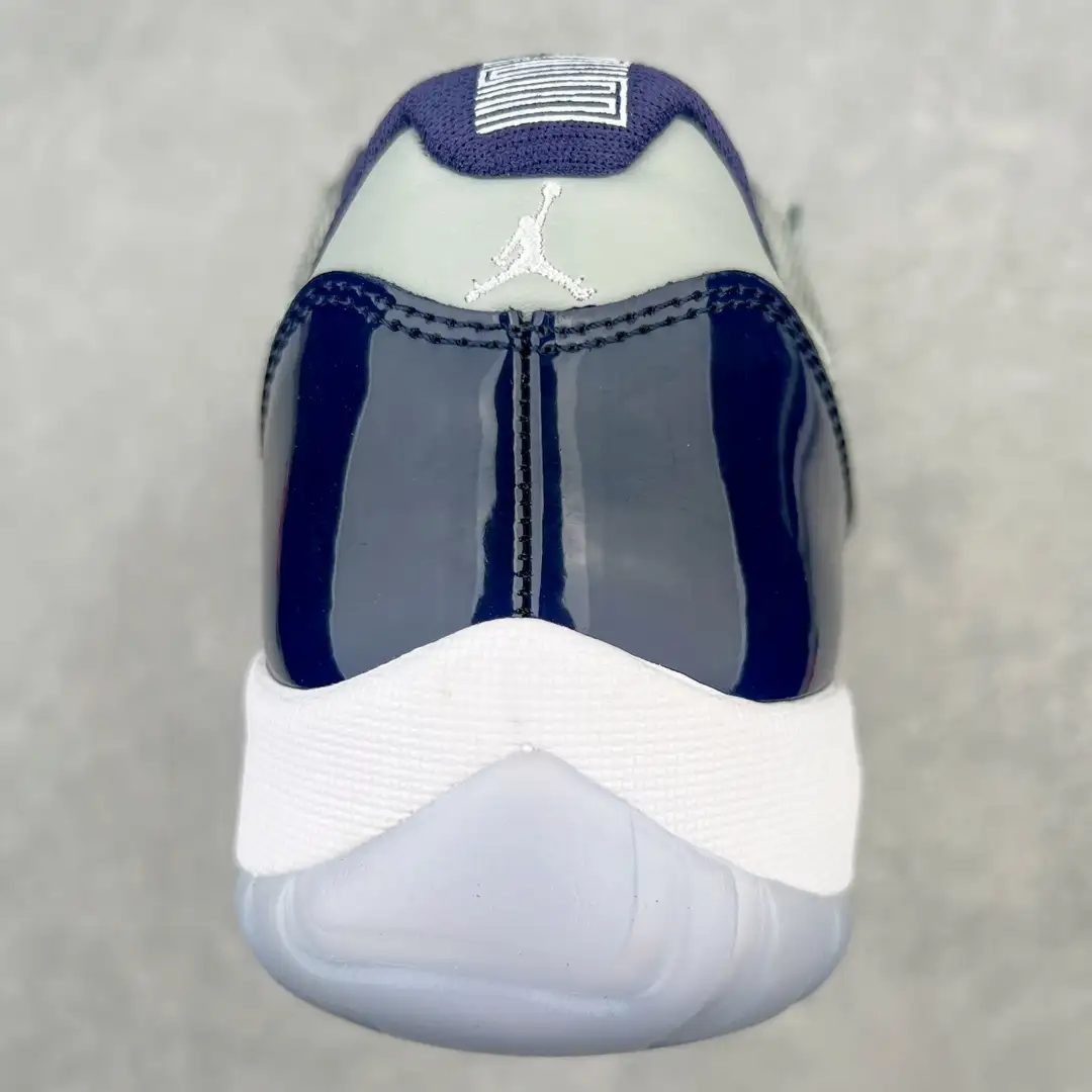 Air Jordan 11 - Image 4
