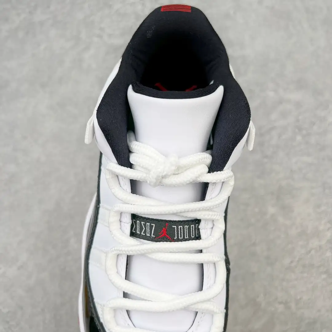 Air Jordan 11 - Image 6