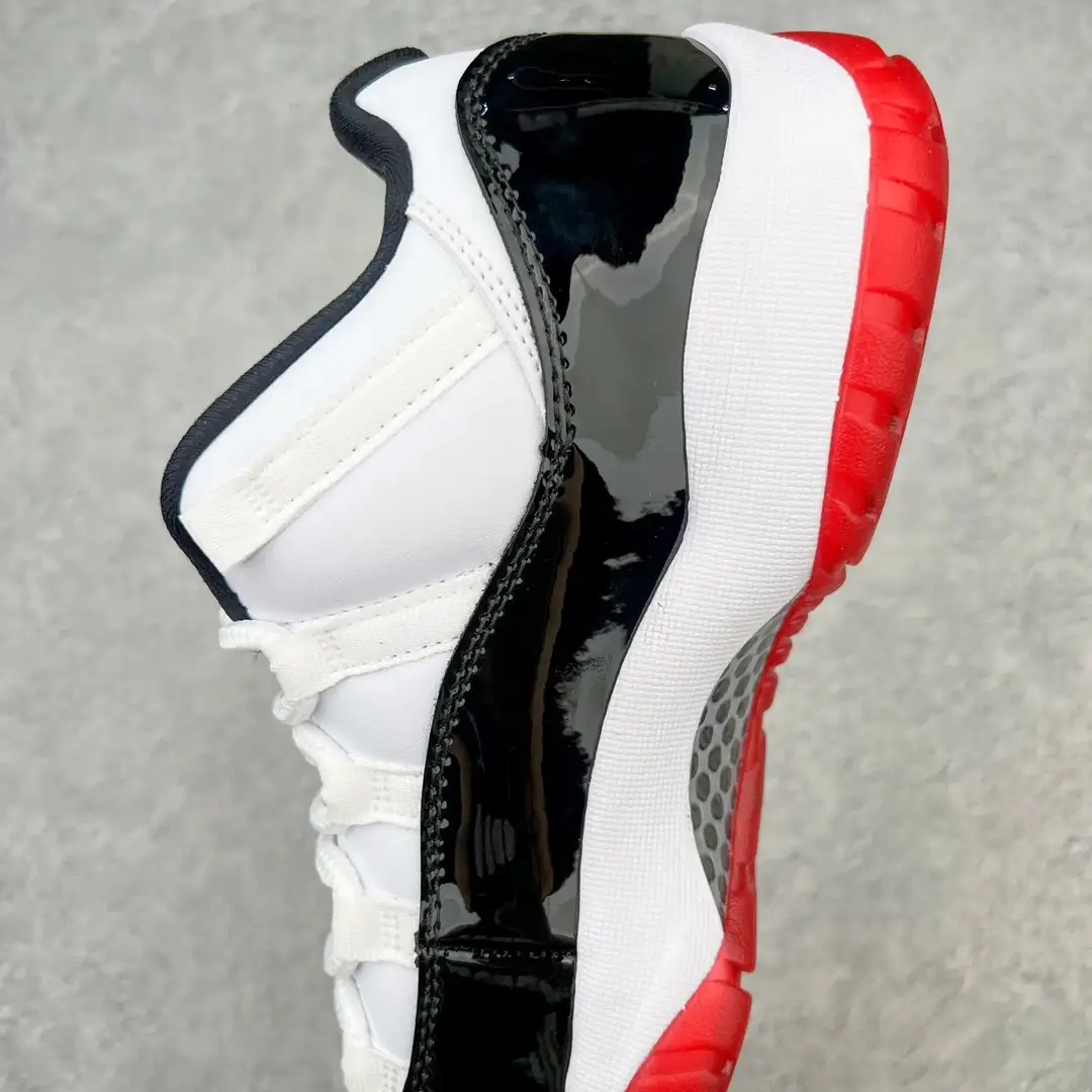 Air Jordan 11 - Image 3