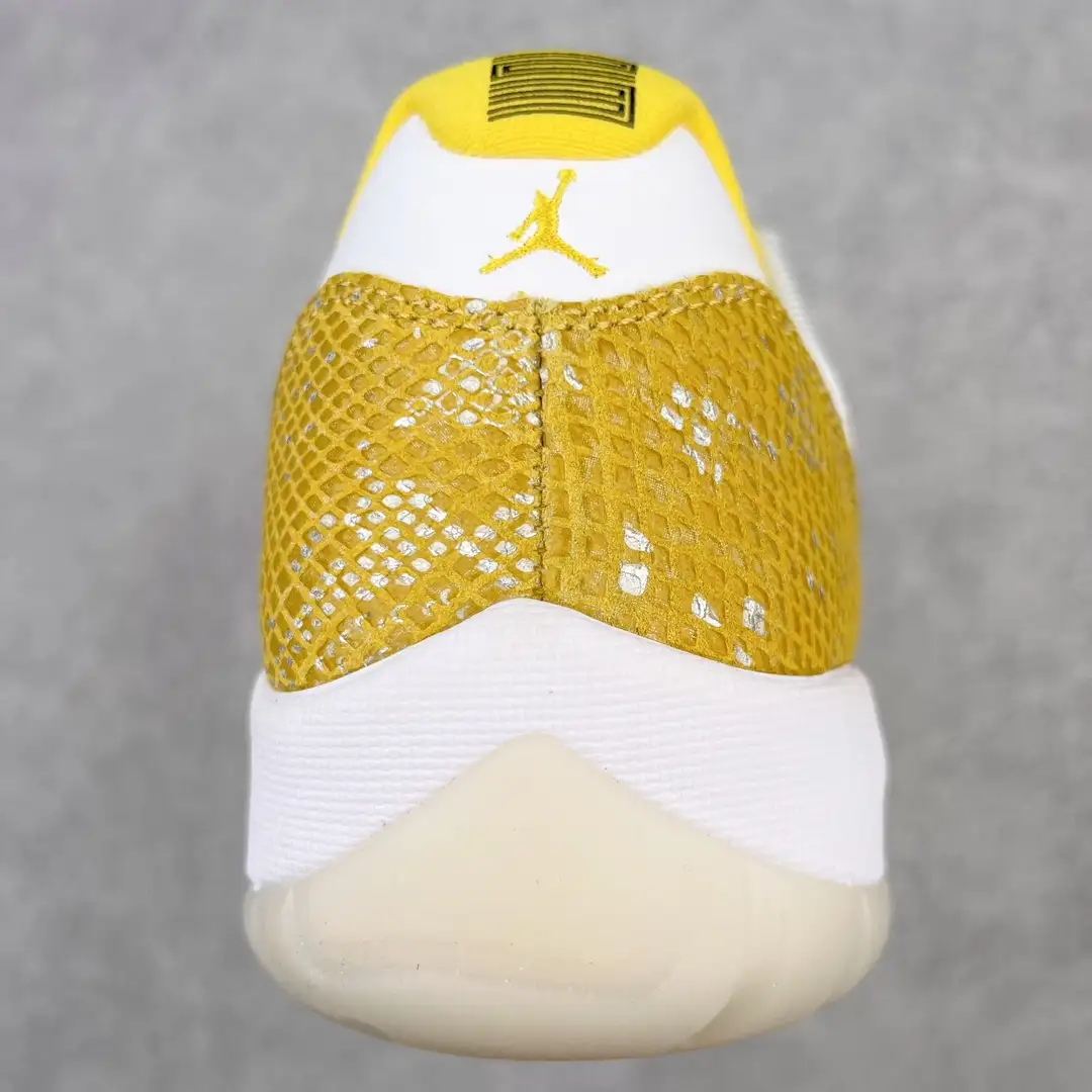 Air Jordan 11 - Image 3