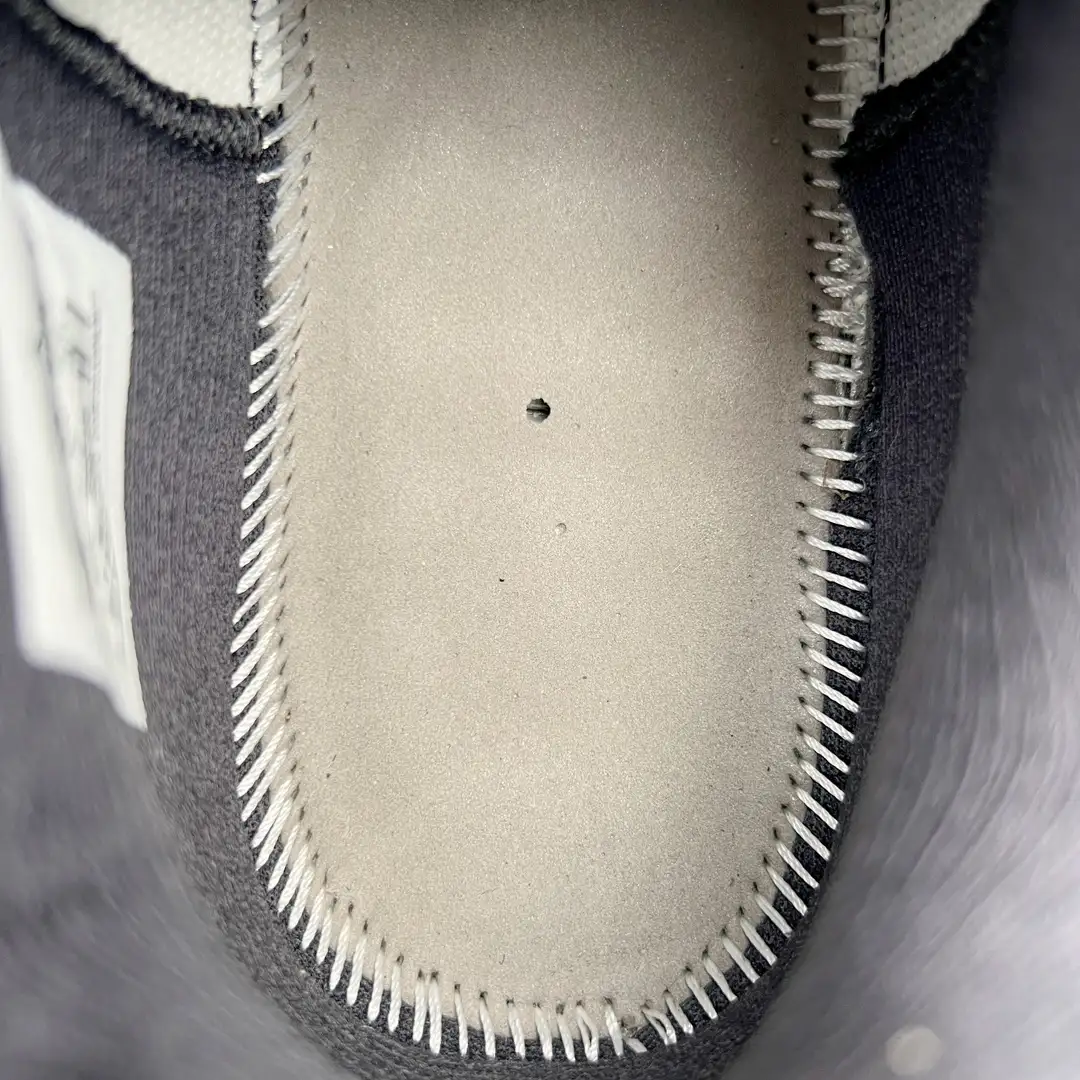 Air Jordan 11 - Image 2